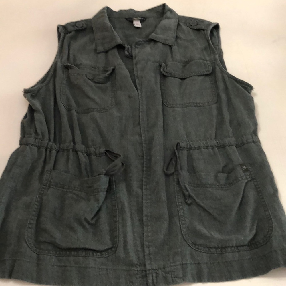 Very cute vest in 55% linen and 45 % rayon ...